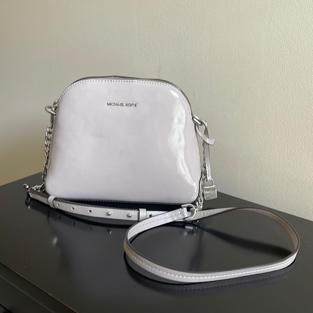NEW/MICHAEL Michael Kors Medium Leather Dome Messenger/Cement
